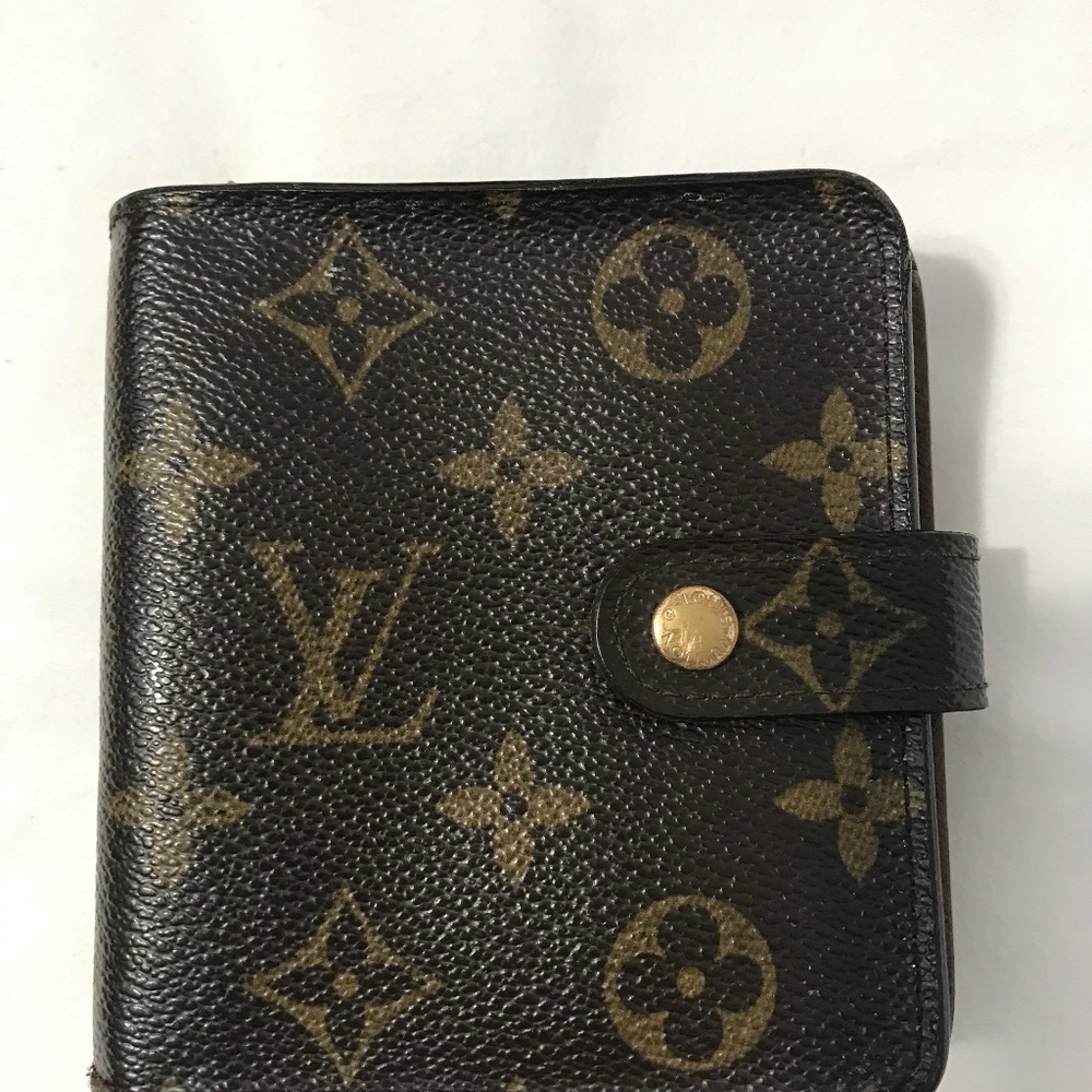 Authentic Louis Vuitton Zippe  Wallet Brown